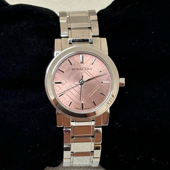 Burberry Accessories - 🩷✨SOLD✨🩷28mm Burberry Women’s Silver & Light Pink Watch
